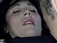 Stor kukk, Kukk suging, Sperm skott, Fingring, Hårete, Hardcore, Slikking, Pupper