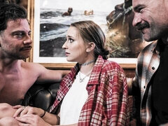 Gros cul, Grosse bite, Gros seins, Sucer une bite, Brunette brune, En levrette, Plan cul à trois