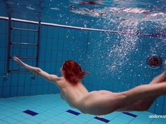 18 jahre, Erotisch, Öffentlich, Badeanzug, Jungendliche (18+), Titten, Unter wasser, Nass