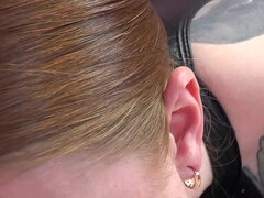 Amateur, Sucer une bite, Homme nu et filles habillées, Couple, Éjaculer dans la bouche, Pov, Rousse roux, Tatouage