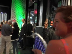 Amatör, Flickvän, Piercing, Pov, Fitta, Rakad, Kort hår, Kjol