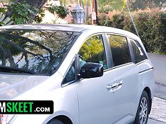 18 éves, Ondó fröcskölés, Arcra élvezés, Hajlékony, Durva, Visítozás, Tabu, Tini