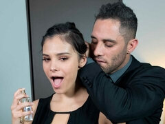 Velký zadek, Kuřba, Brunetka, Honění, Líbání, Spodní prádlo, Milf žcbp, Punčochy