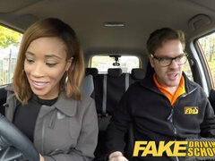 Μελαχροινή, Αυτοκίνητο, Μαθητής, Δασκάλα