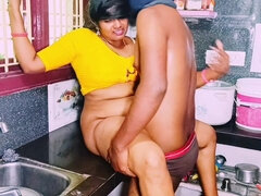 Enthousiasteling, Mooie dikke vrouwen, Grote lul, Stel, Huisgemaakt, Indisch, Keuken, Rijpe lesbienne