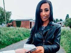 Arsch, Braunhaarige, Hundestellung, Handjob, Lecken, Milf, Rasiert, Tätowierung