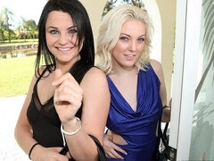 Grosser arsch, Grosser schwanz, Grosse titten, Blasen, Hundestellung, Frau frau mann, Pov, Muschi