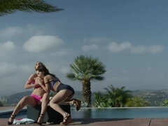 Gros seins, Blonde, Brunette brune, Lesbienne, Jouets