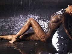 Amador amadora, Bundão, Peitos grandes, Masturbação, Masturbação, Solo chão, Descascar, Adolescente