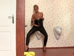 Rumpa, Blondin, Avsugning, Dildo, Ansiktsbehandling, Gloryhole, Solo, Tuttar