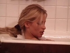 Kisbaba, Tekintélyes didik, Szőke, Gesztenyebarna, Leszbikus, Gyengéd kefélés, Begyek, Régebbi évjáratú pornó