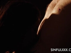 Μεγάλα βυζιά, Μελαχροινή, Μαλακία με το δάχτυλο για γυναίκες, Σκληρό, Γλείψιμο, Μουνί