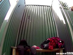 素人, ブロンド, チェコ, アウトドア, プール, 公共, 一人, のぞき