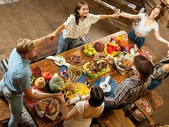 Rit, Velik kurac, Fafanje, Naravne joške, Orgija, Koščena, Najstnice, Joške