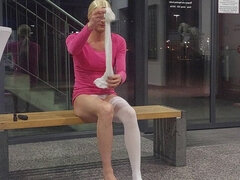 Nemke, Spodnje perilo, Samozadovoljevanje, V javnosti, Solo