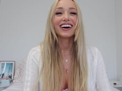 Gwen hot smiley teen solo session