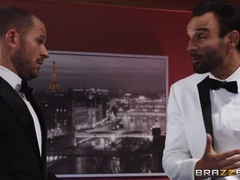 Μεγάλος κώλος, Μεγάλα βυζιά, Ξανθιά, Φόρεμα, Τακούνια, Μουνί, Τατουάζ, Τρίο