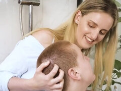 Amatőr, Szőke, Ujjazás, Természetes mellek, Orgazmus, Vöröshajú, Zuhanyozó, Tini