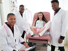 Grote kont, Grote lul, Pijpbeurt, Bruinharig, Sperma in gezicht, Groepseks, Klein, Tiener