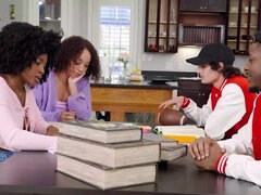 Sort, Universitet, Langt ned i halsen, Sort, Ansigt sidde, Hd, Imellem racer, Slikning