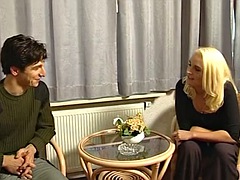 Store bryster, Blondine, Brunette, Utro, Sædskud, Fødder, Tysk, Sutte