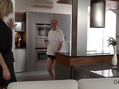 18 let, Blondýna, Kuřba, Dědeček, Hd, Přírodní prsa, Pička, Teenka