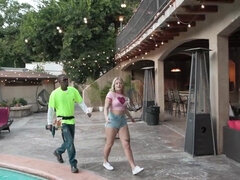 18 let, Velký zadek, Blondýna, Dávení penisem, Na pejska, Mezirasové, Pornstars, Teenka