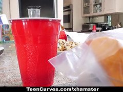 18 ans, Cul, Gros cul, Brunette brune, Faciale, Fille latino, Lingerie, Nénés