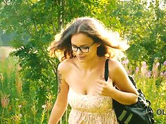 18 ans, Sucer une bite, Européenne, Lunettes, Hard, Hd, De plein air, Adolescente