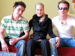 Grande cazzo, Pompino, Da dietro, Tette naturali, Magra, Ragazza, Terzetto, Tette