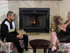 Zadek, Velký zadek, Blondýna, Macaté, Péro, Podpatky, Milf žcbp, Punčocháče