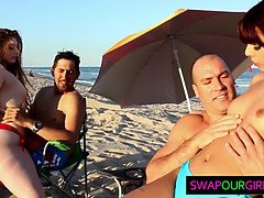 Plaža, Bikinke, Dva para, Dedek, Hd, Orgija, Zabava, Kričal