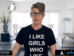 Kauniit, Iso perse, Isot tissit, Karvainen, Sekarotuinen, Lesbo, Selkäsauna, Kumi