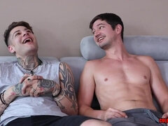 Leie, In den arsch, Asiatisch, Grosser arsch, Grosse titten, Braunhaarige, Schwanz, Schwul