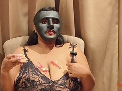 Bad, Stor svart kvinne, Mat, Milf, Orgasme, Puppejobb, Toalett, Leker