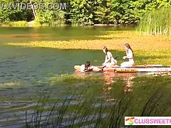18 jahre, Schönheit, Lecken, Muschi, Jungendliche (18+), Flotter dreier, Eng, Titten