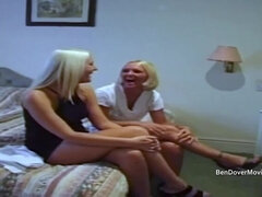 Anal, Blonde, Sucer une bite, Doigter, Le plan cul à quatre, Mère que j'aimerais baiser, Maman, Rétro