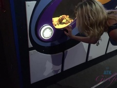 Leie, Bikini, Blondine, Freundin, Brille, Muschi, Dürr, Schlafend