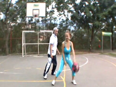 18 jahre, Leie, Grosse titten, Blondine, Fetisch, Im freien, Erotischer film, Jungendliche (18+)