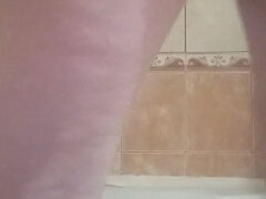 Leie, Bad, Grosser arsch, Schmuddelige sprache, Selbstgemacht, Reif, Milf, Pissen