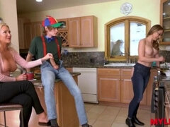 Tante, Geile alte tussi, Familie, Brille, Milf, Mutti, Taboo, Flotter dreier