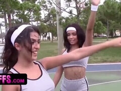 Culo grande, Verga grande, Morena, Deporte, Medias largas, Adolescente