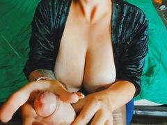 Mamuśka, Mama, Macocha, Jebanie piersi