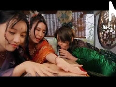 Asiatisch, Grosser arsch, Blasen, Hundestellung, Flotter vierer, Orgie, Pov