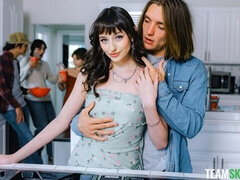 Kont, Grote lul, Bruinharig, Hondjeshouding, Natuurlijke tieten, Mager, Tiener, Tieten likken