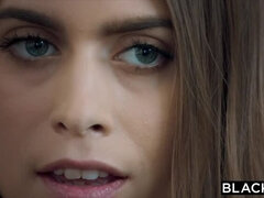 Жопа, Минет, Собачьи, Затыкание рта, Межрасовый секс, Поцелуи, Натуральные сиськи, Тощие