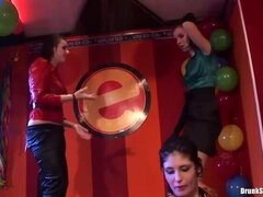 Stor kuk, Svart, Brunett, Grupp, Handjobb, Hd, Mellanrasig, Stockings