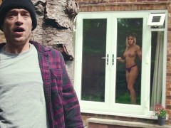 Blondýna, Softcore, Voyeur