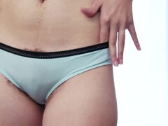Cul, Brunette brune, Poilue, Lingerie, Masturbation, Mamelons bombés, Tatouage, Vierge
