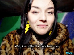 Kuřba, Brunetka, Vonku, Z pohľadu účastníka, Pička, Stockings, Prehĺtaní, Tetovanie